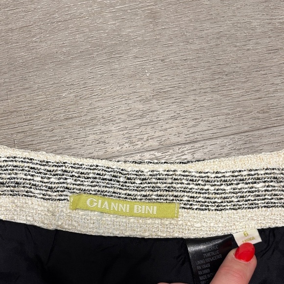 Gianni Bini Gray and Cream Striped Mini Skirt - Picture 2 of 4